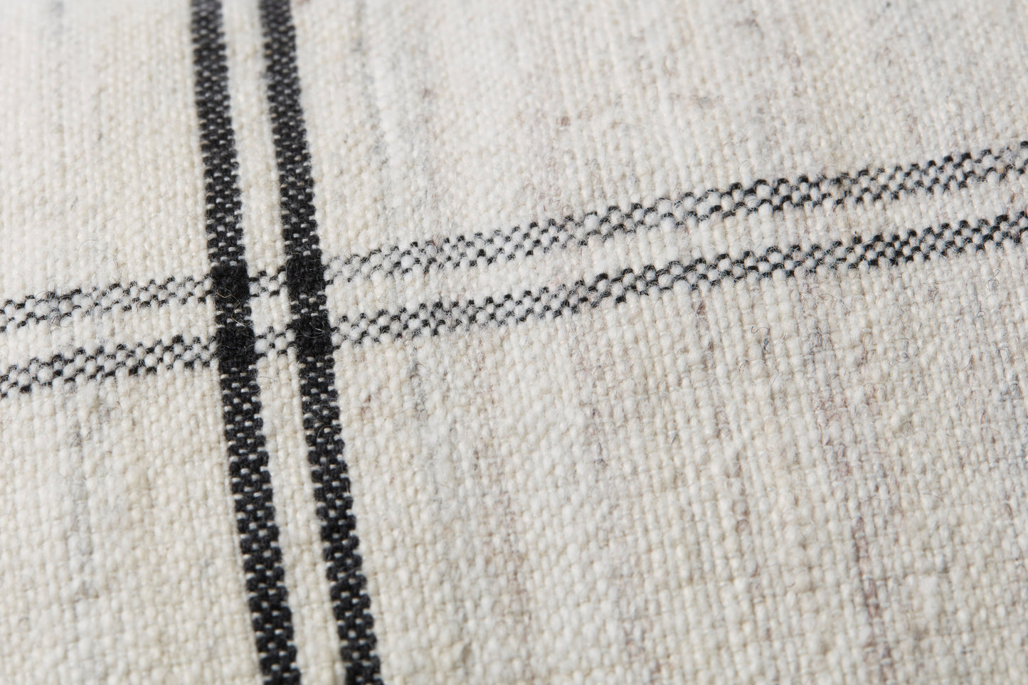 Amber Lewis Bell Pal0024 Black / White Pillow